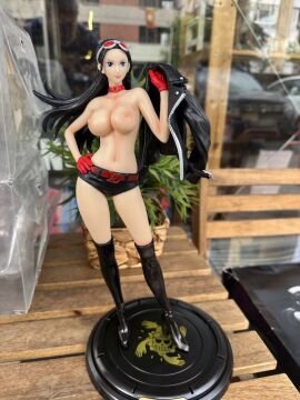 ROBIN - ANIME FIGURE